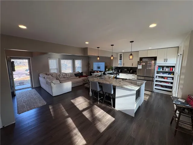 $360,000 | 9111 West 101st Terrace, Overland Park, KS 66212