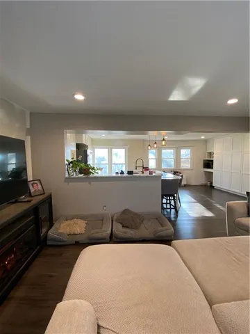 $360,000 | 9111 West 101st Terrace, Overland Park, KS 66212