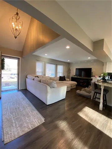 $360,000 | 9111 West 101st Terrace, Overland Park, KS 66212