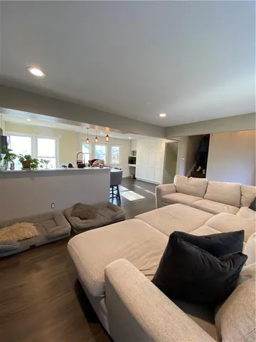 $360,000 | 9111 West 101st Terrace, Overland Park, KS 66212