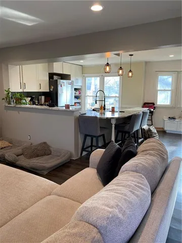 $360,000 | 9111 West 101st Terrace, Overland Park, KS 66212