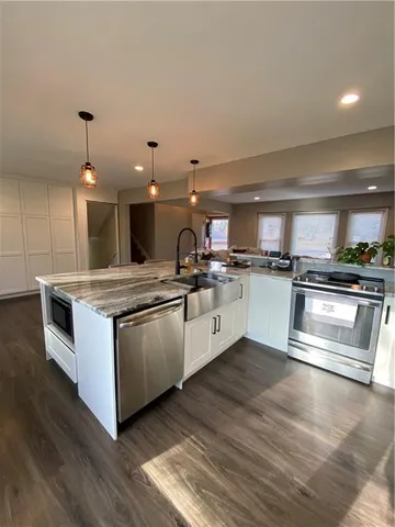 $360,000 | 9111 West 101st Terrace, Overland Park, KS 66212