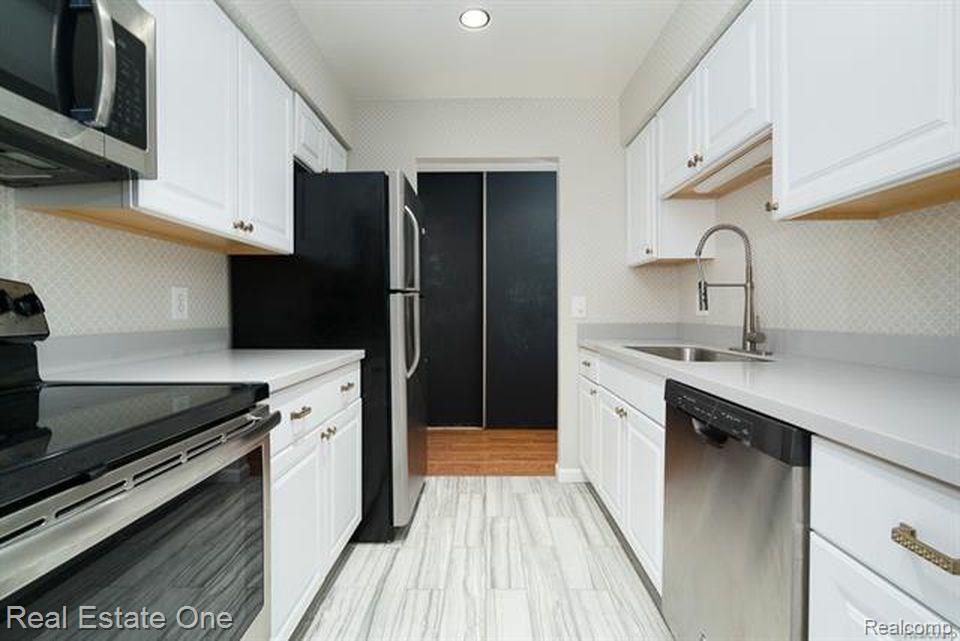 30060 Twelve Mile Road, Unit 96 Farmington Hills, MI 48334 - Photo 8 of 25