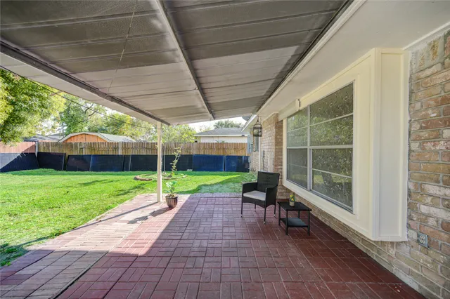 a view of a house with backyard and porch