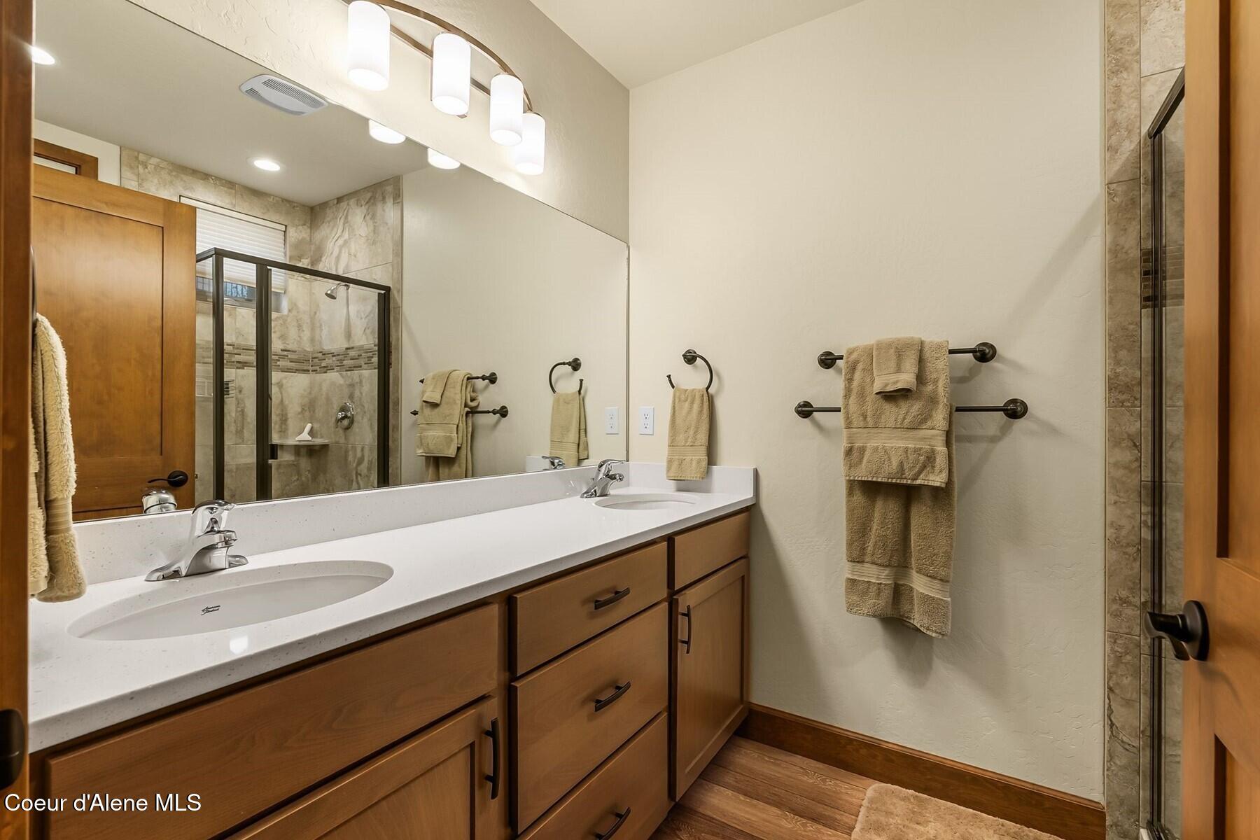 512 Guthrie Place, Unit 701 Dover, ID 83825 - Photo 23 of 40 Master Bathroom