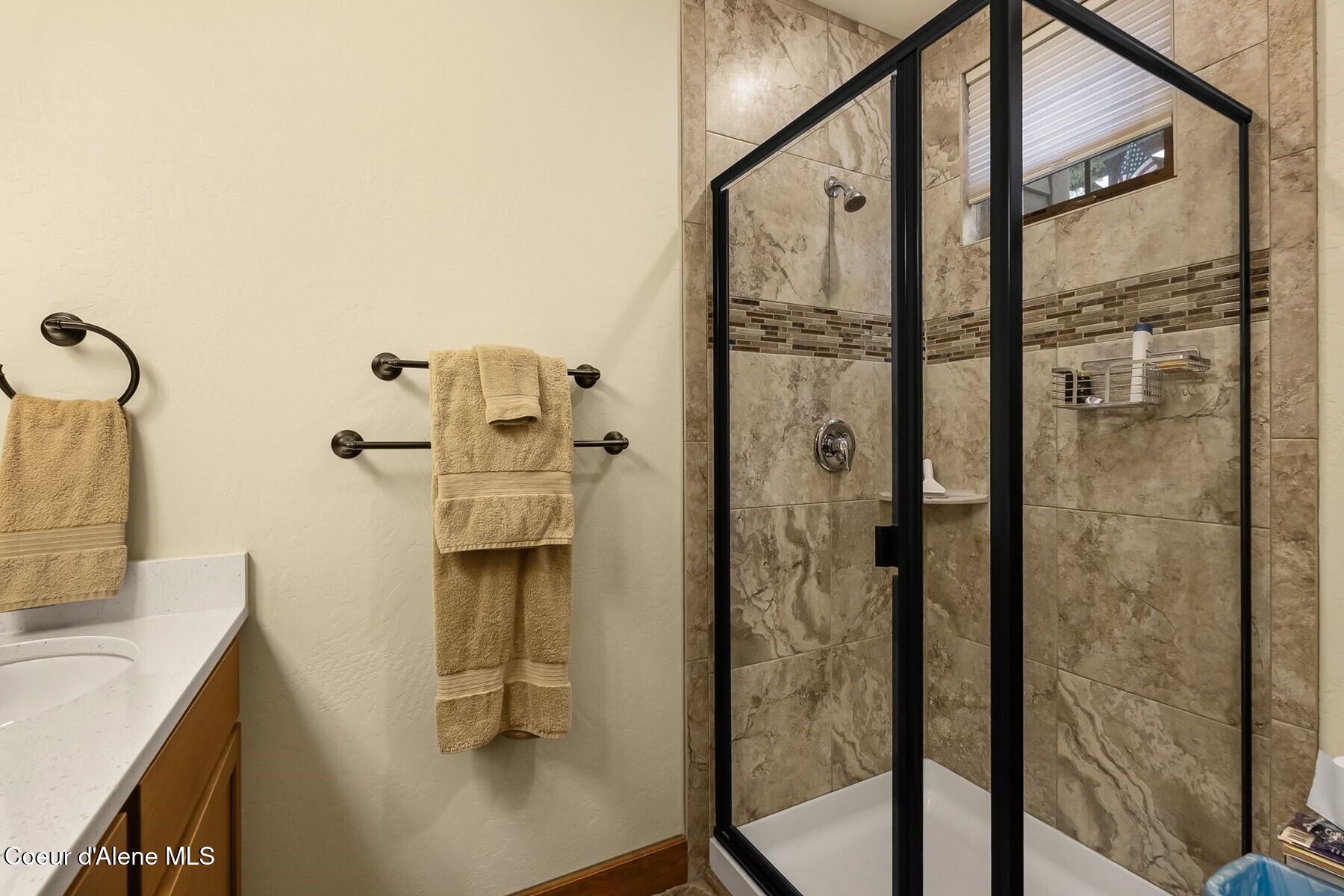 512 Guthrie Place, Unit 701 Dover, ID 83825 - Photo 25 of 40 Master Bathroom