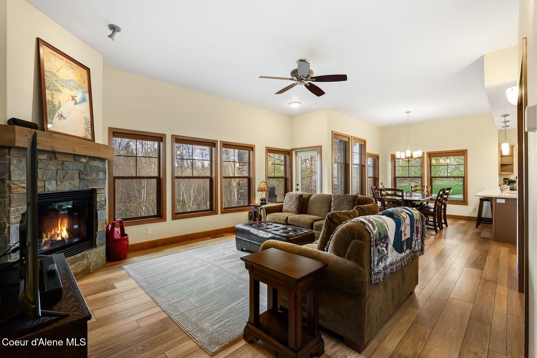 512 Guthrie Place, Unit 701 Dover, ID 83825 - Photo 3 of 40 Living Room