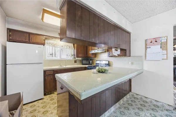 $320,000 | 334 North Argyle Street, Porterville, CA 93257