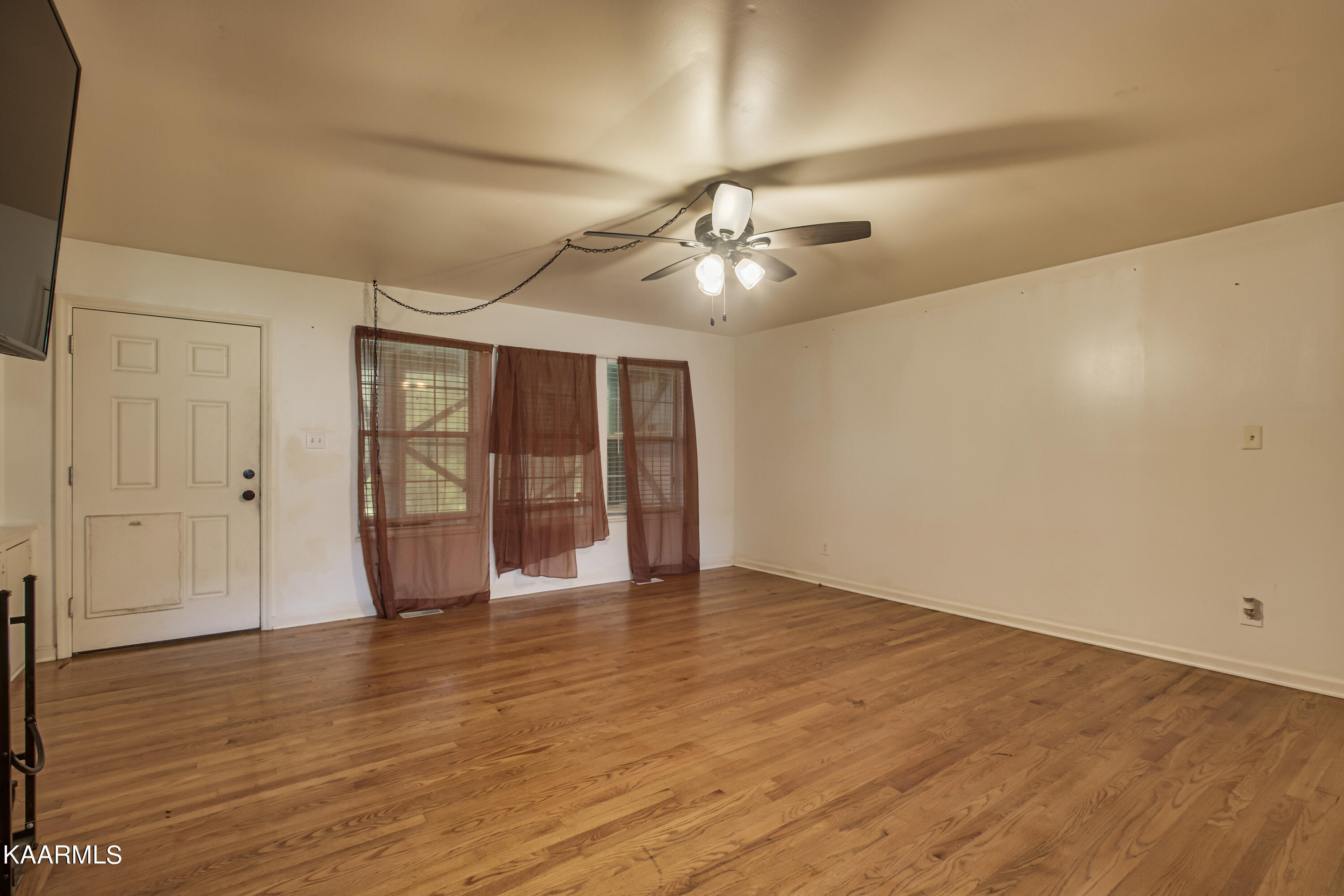 06_AtkinsRoad_6233_Living02