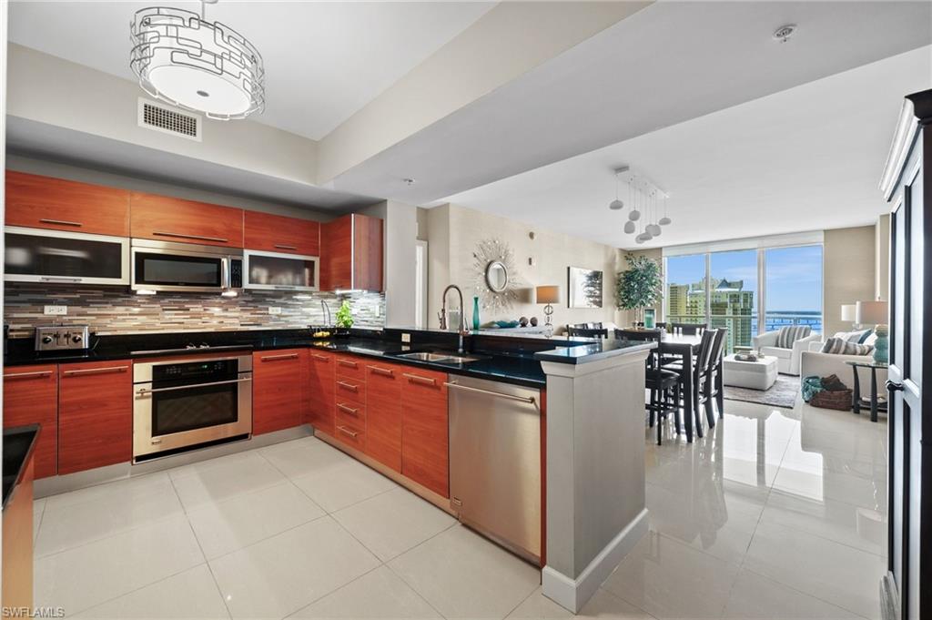 3000 Oasis Grand Boulevard, Unit 2104 Fort Myers, FL 33916 - Photo 4 of 48