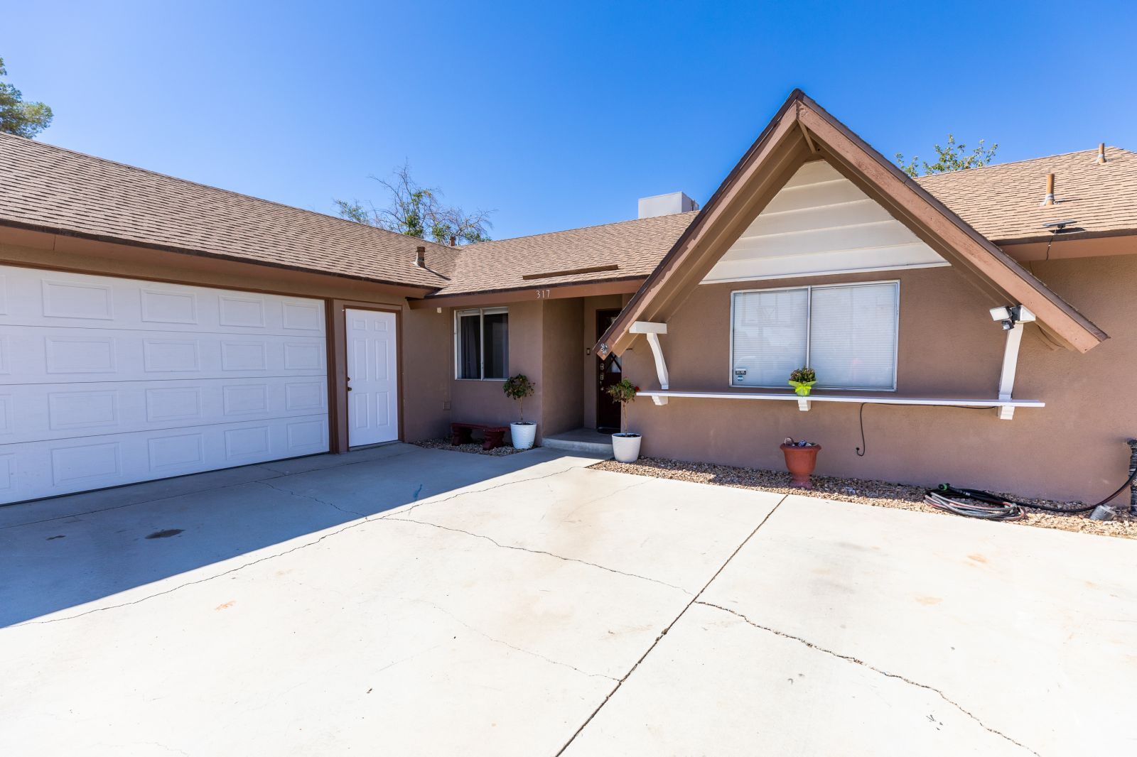 317 South Silver Ridge Street Ridgecrest, CA 93555 - Photo 5 of 28 a view of a house with wooden fence