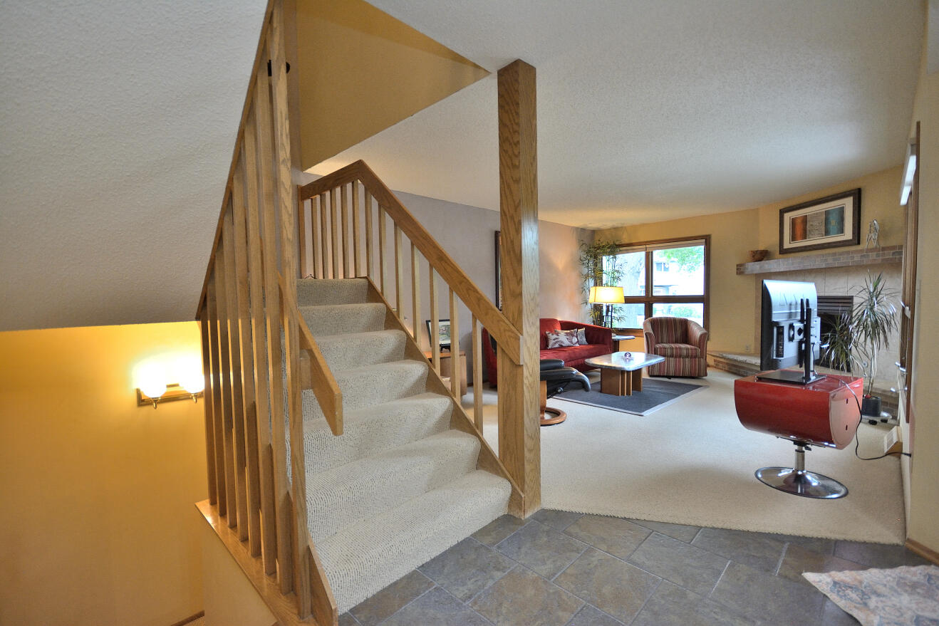 15651 West Ridge Road New Berlin, WI 53151 - Photo 14 of 27 TO UPPER FLOOR