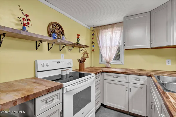 $995,000 | 1207 North Topsail Drive, Surf City, NC 28445