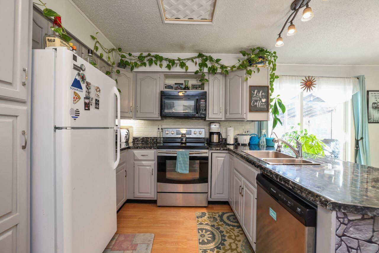 193 Kerns Hill Road Manchester, ME 04351 - Photo 9 of 29 3G0A8972
