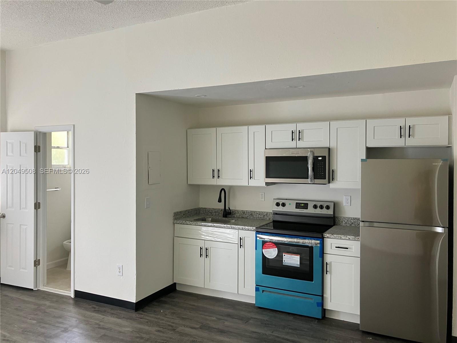 467 Northwest 8th Street, Unit 4 Miami, FL 33136 - Photo 2 of 9