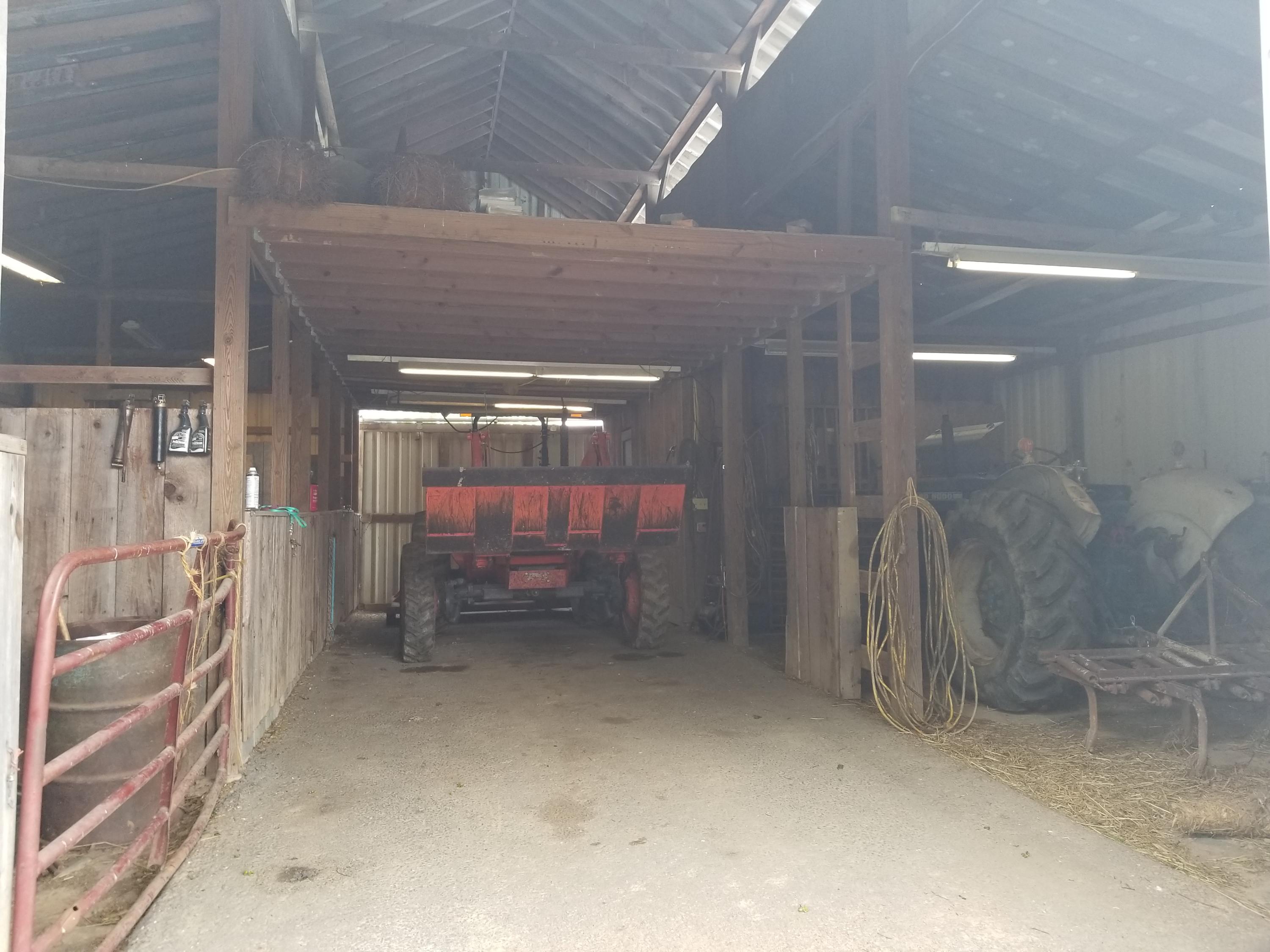 415 Zion Hill Road Sevierville, TN 37876 - Photo 35 of 36 Barn