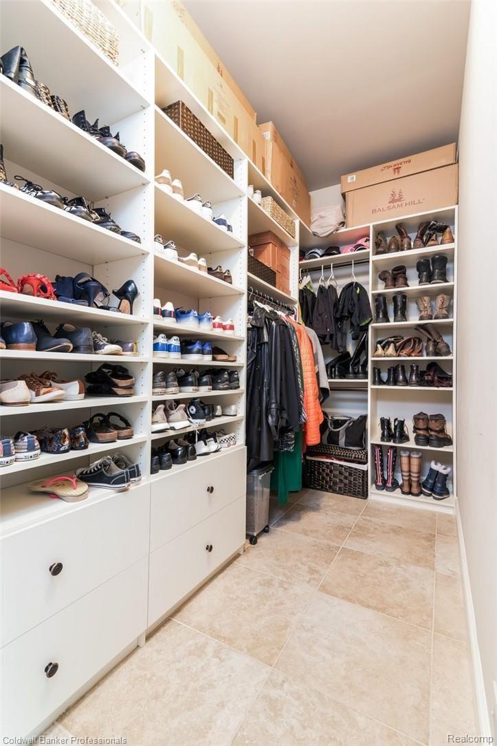 3762 Thatcher Drive Rochester, MI 48309 - Photo 21 of 76 Mudroom walk in closet with an abundance of storage