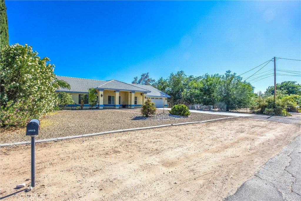 16403 El Centro Road Hesperia, CA 92345 - Photo 7 of 51