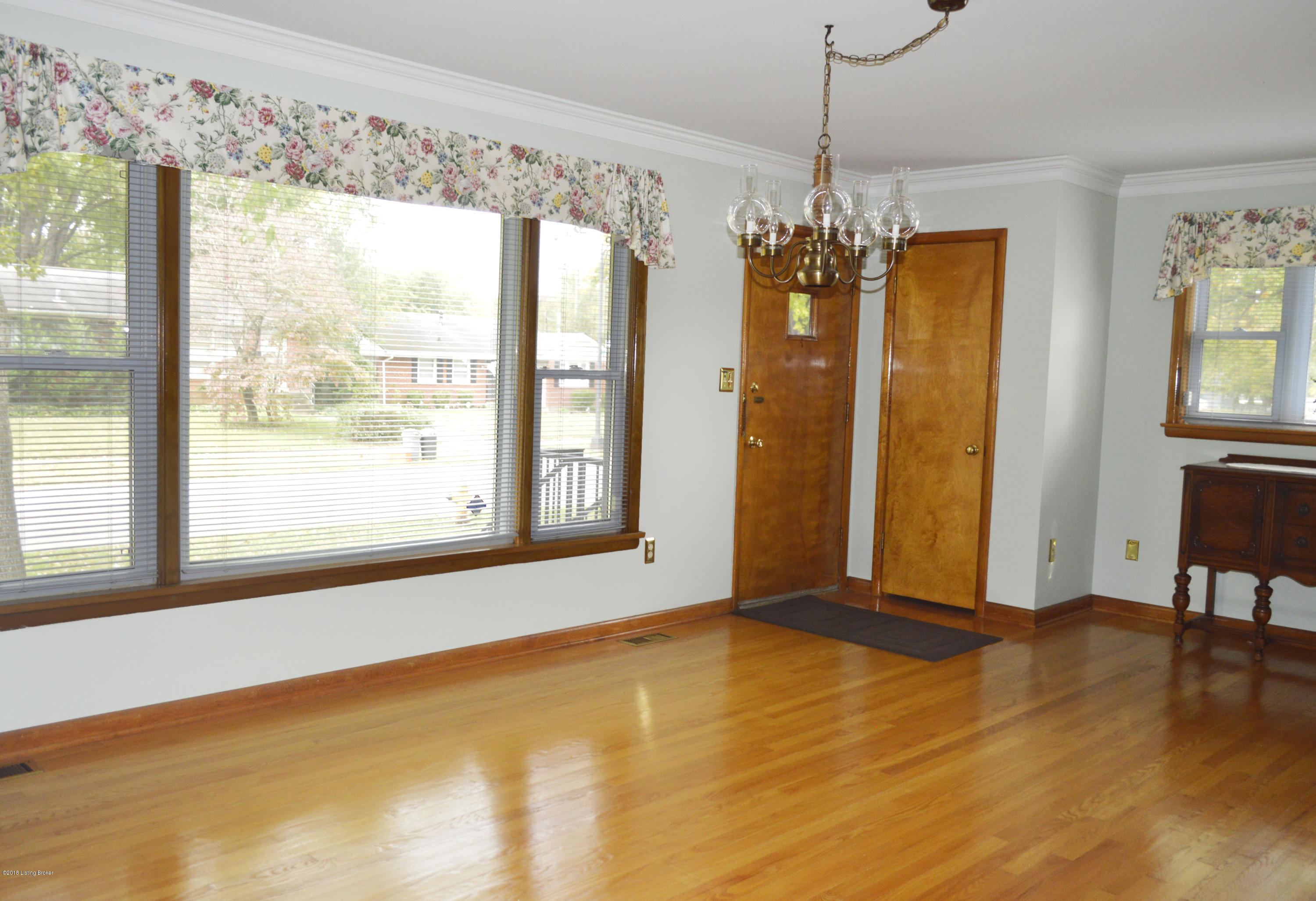 3201 Radiance Road Louisville, KY 40220 - Photo 11 of 31 Living Room