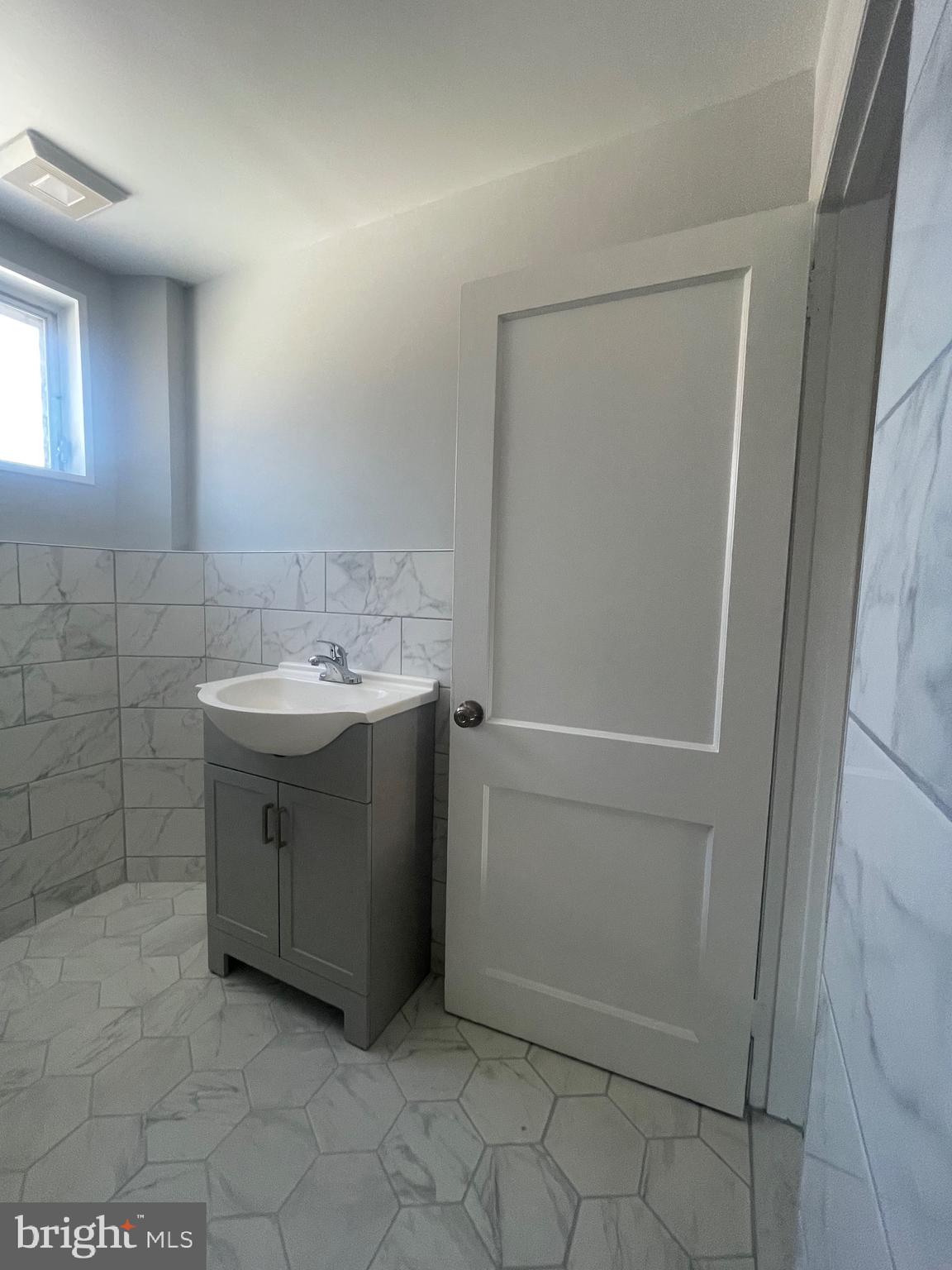 1917 Winton Avenue Havertown, PA 19083 - Photo 19 of 28 Full Bathroom w new vanity