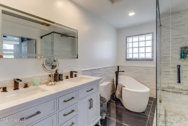 $475,000 | 1100 West Beach Boulevard, Unit 311, Pass Christian, MS 39571