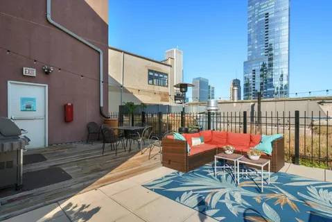 $309,500 | 8 West Monroe Street, Unit 1007, Chicago, IL 60603