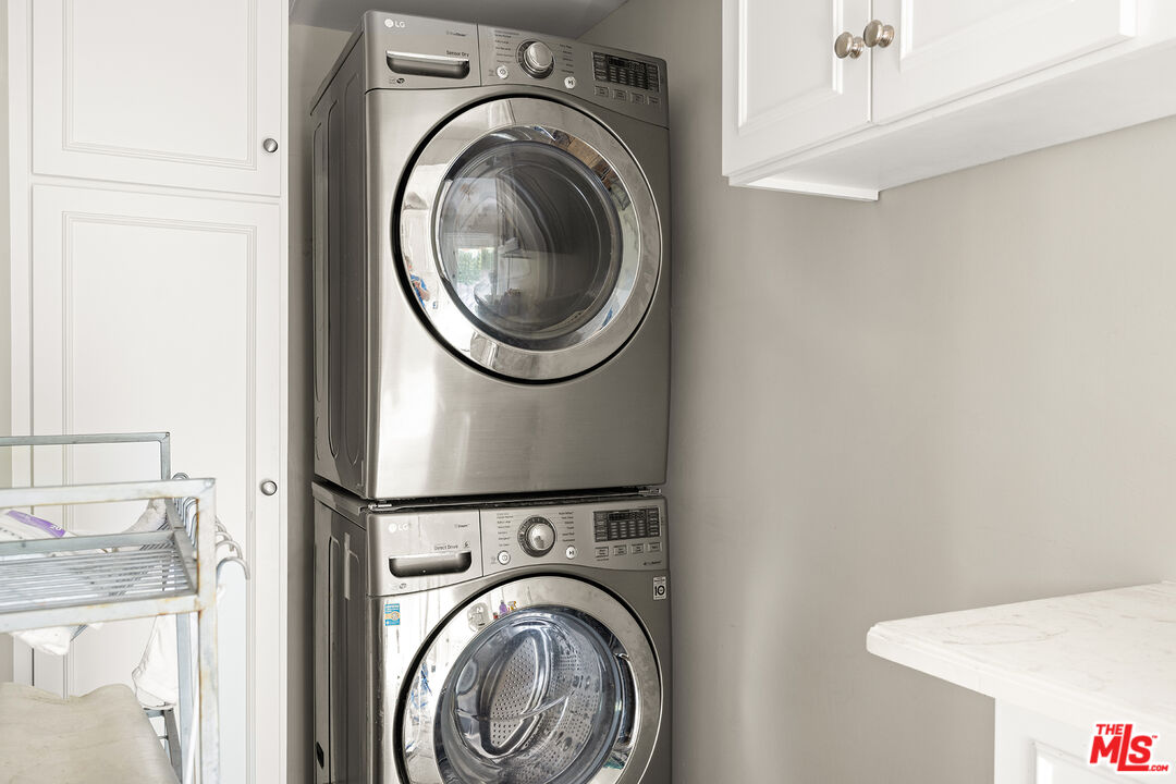 2186 San Pasqual Street Pasadena, CA 91107 - Photo 21 of 29 a close view of a washer and dryer