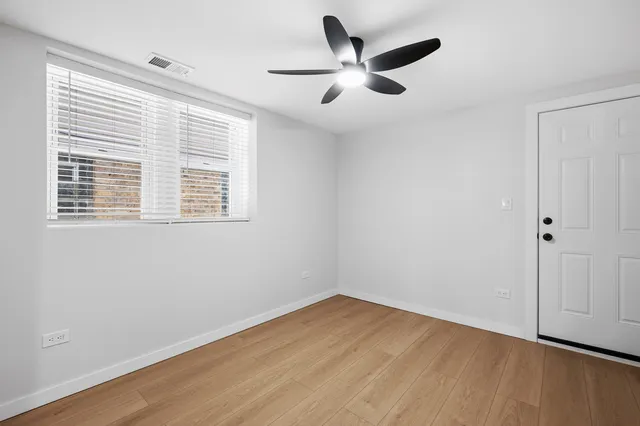 $2,400 | 1443 West Oakdale Avenue, Unit 1, Chicago, IL 60657