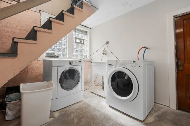 $2,400 | 1443 West Oakdale Avenue, Unit 1, Chicago, IL 60657