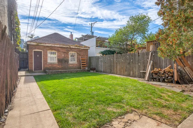 $2,400 | 1443 West Oakdale Avenue, Unit 1, Chicago, IL 60657