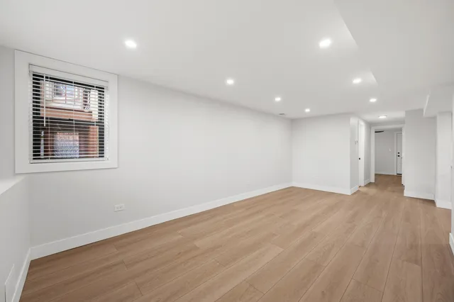 $2,400 | 1443 West Oakdale Avenue, Unit 1, Chicago, IL 60657