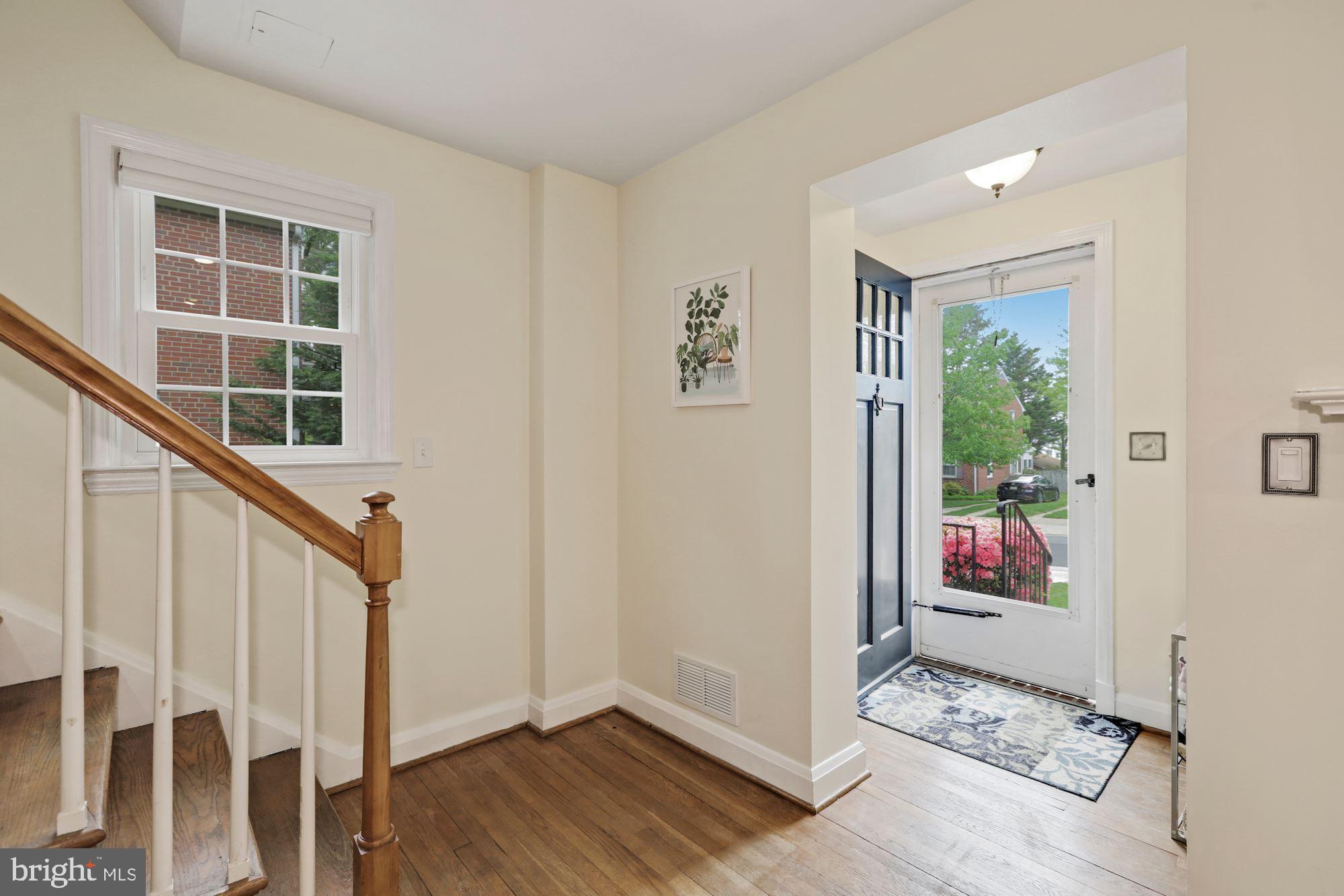 20 Dunmore Road Baltimore, MD 21228 - Photo 12 of 27 Entry Foyer