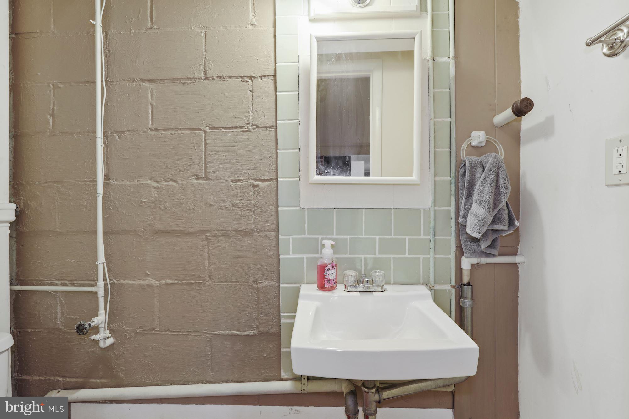 20 Dunmore Road Baltimore, MD 21228 - Photo 23 of 27 Basement Half bath