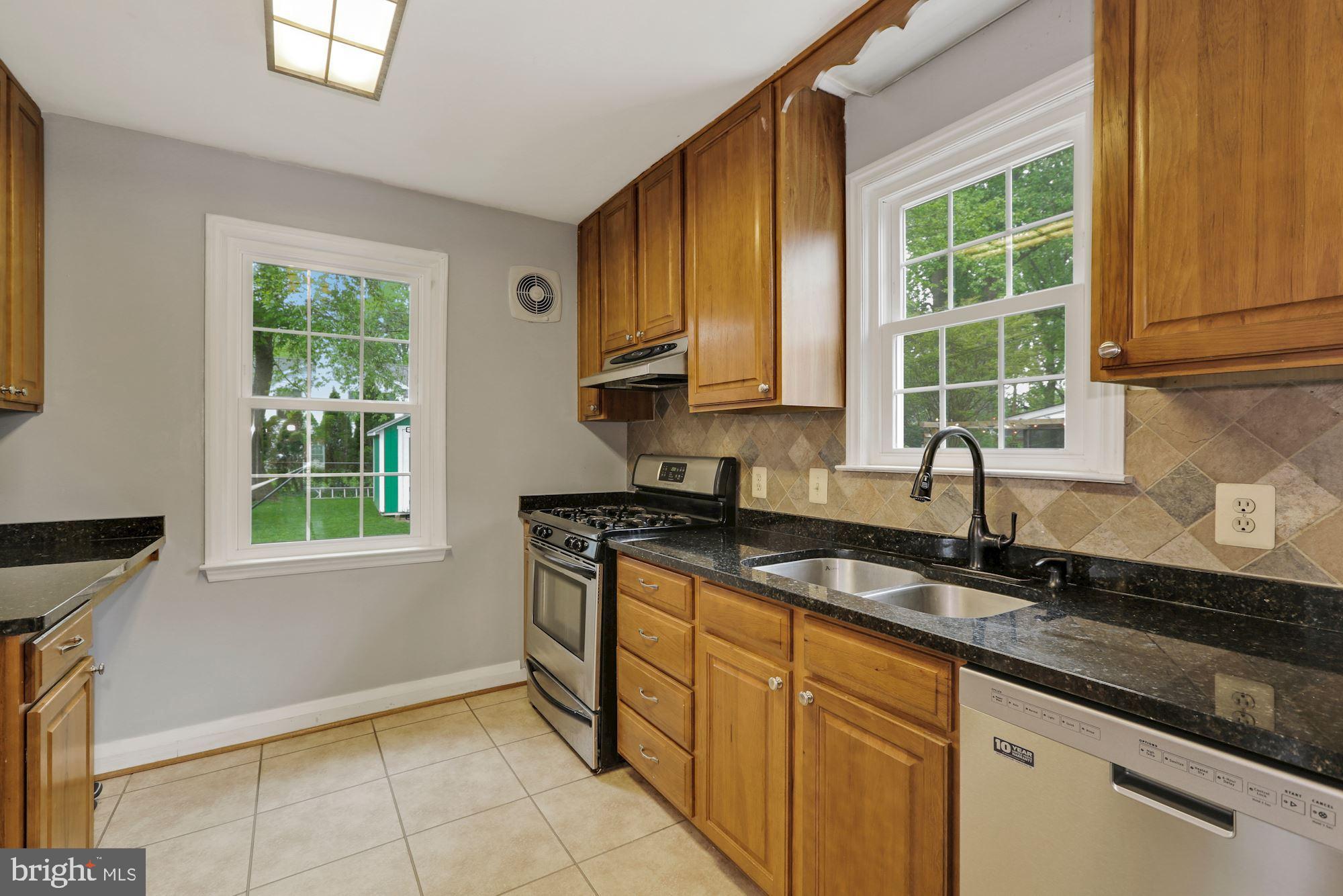 20 Dunmore Road Baltimore, MD 21228 - Photo 7 of 27 Kitchen with Granite & Stainless Steel Appliances