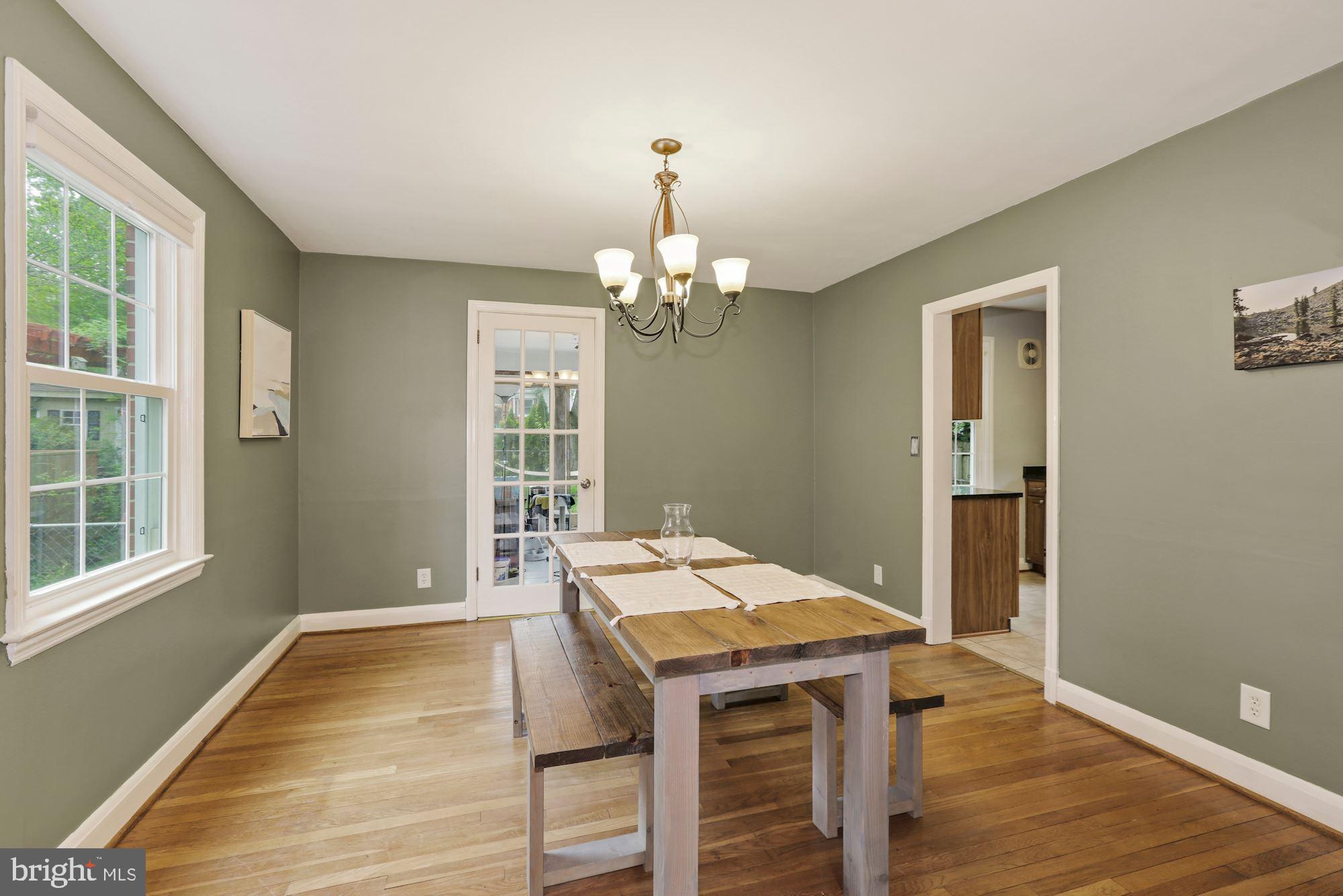 20 Dunmore Road Baltimore, MD 21228 - Photo 9 of 27 Dining Room