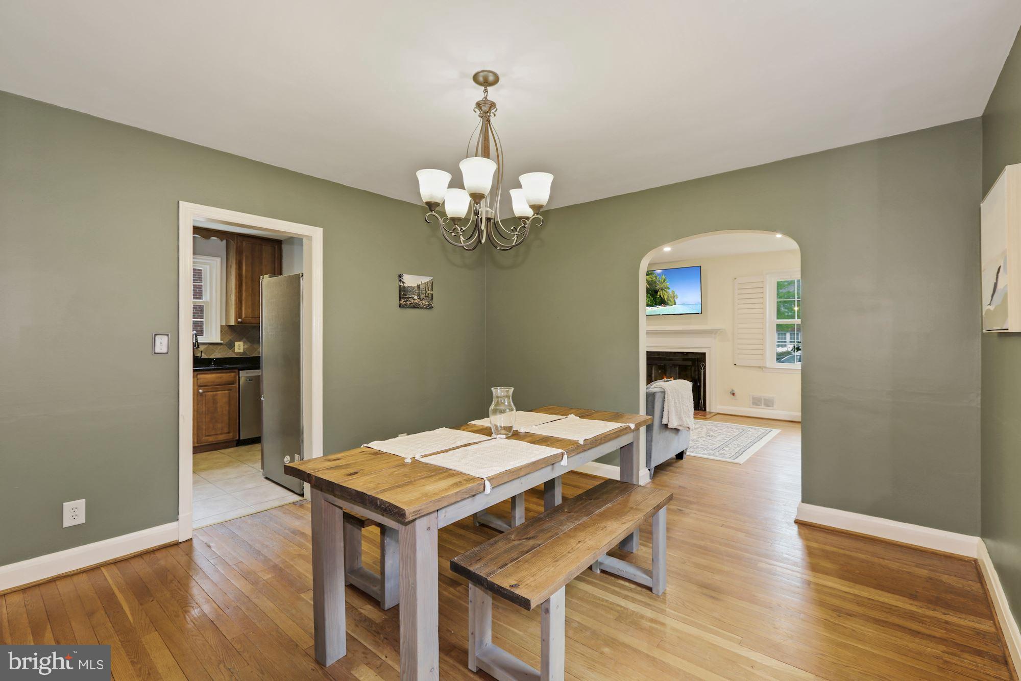 20 Dunmore Road Baltimore, MD 21228 - Photo 10 of 27 Dining Room
