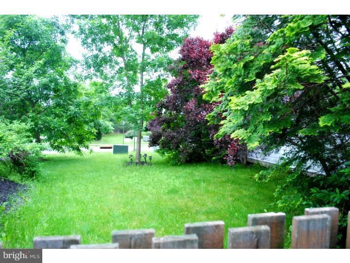 2 Weatherly Road Delran, NJ 08075 - Photo 18 of 20 Side Yard