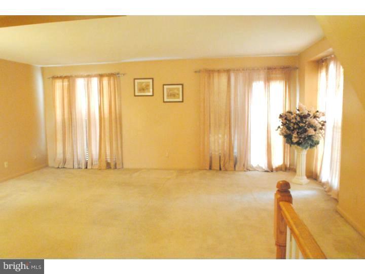 2 Weatherly Road Delran, NJ 08075 - Photo 4 of 20 Family Room