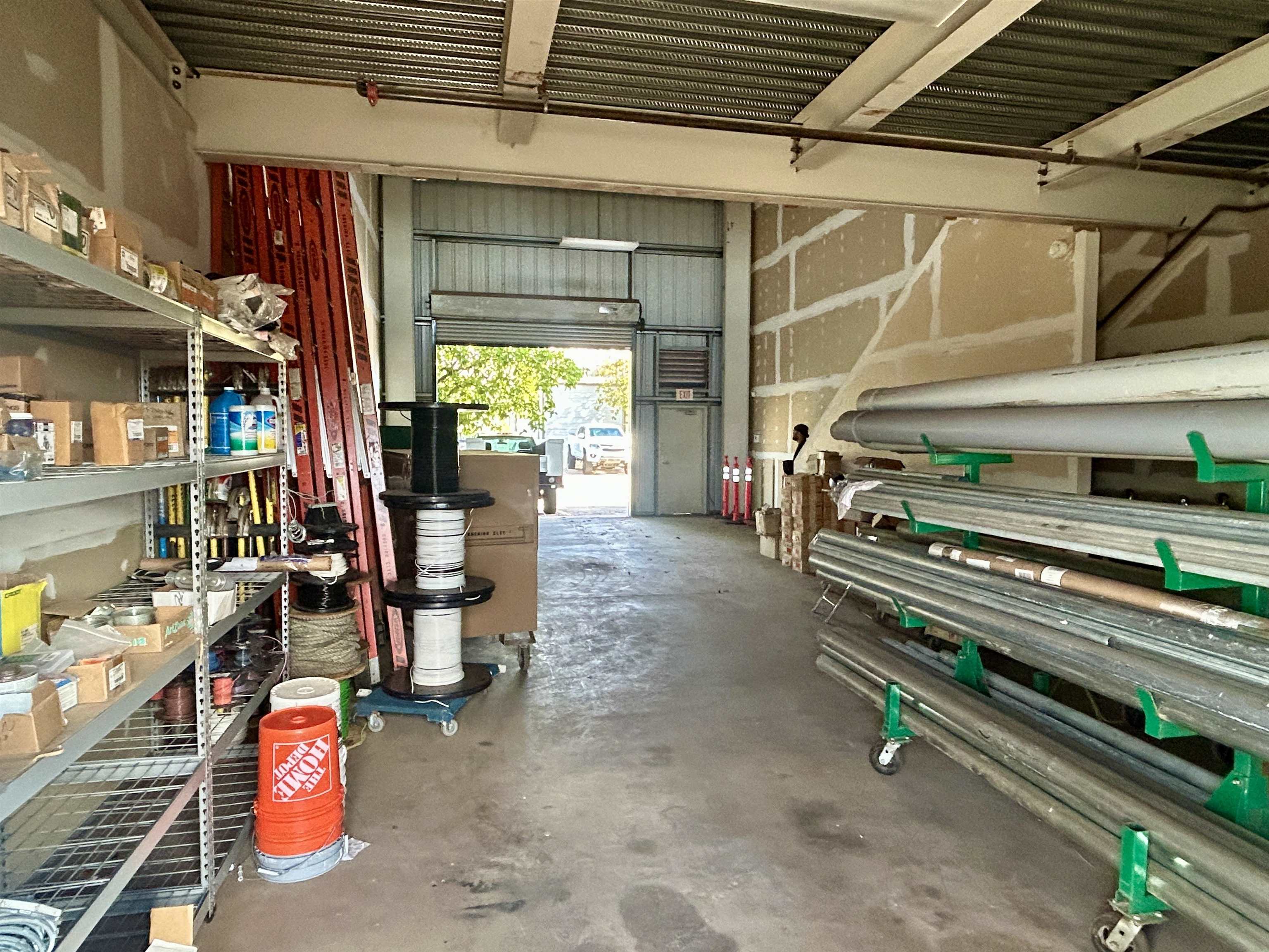 178 Kupuohi Street, Unit B106 Lahaina, HI 96761 - Photo 6 of 9 a room with gym equipment