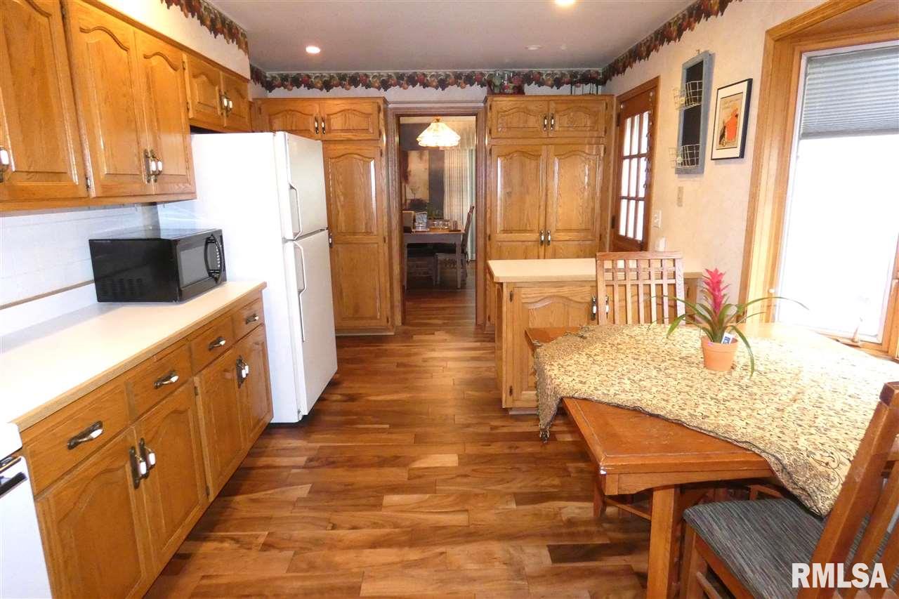 9310 North Northview Road Peoria, IL 61615 - Photo 12 of 31 Gallery Image 12