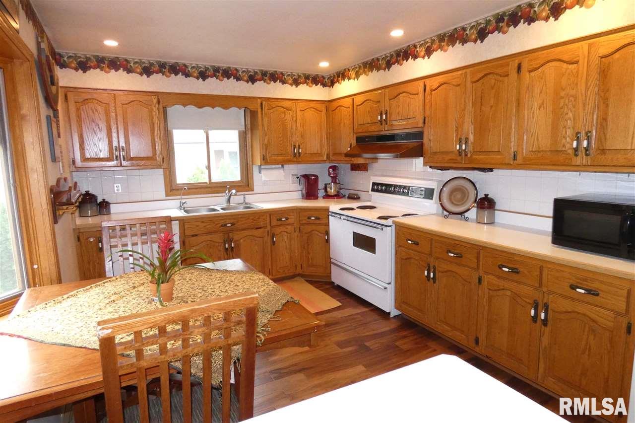 9310 North Northview Road Peoria, IL 61615 - Photo 10 of 31 Gallery Image 10