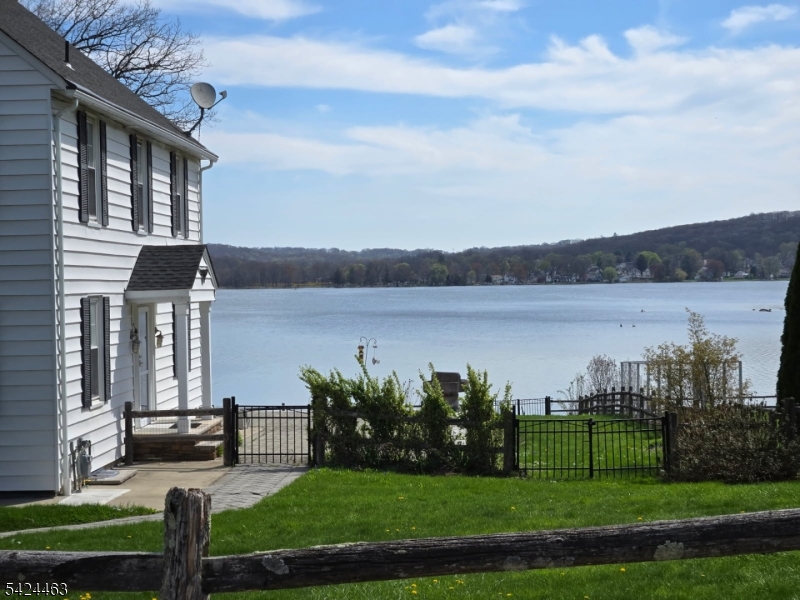 8 Spring Lane Stanhope, NJ 07874 - Photo 2 of 8