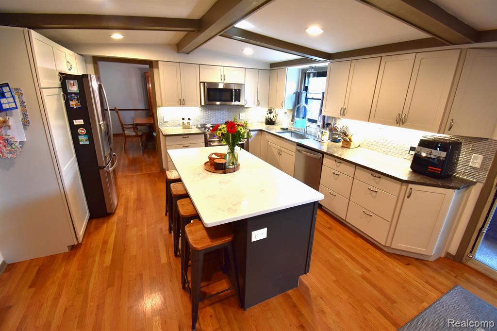 439 Shellbourne Drive Rochester Hills, MI 48309 - Photo 4 of 60