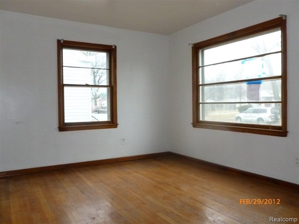 8499 Fielding Street Detroit, MI 48228 - Photo 5 of 11 LIVING ROOM.JPG