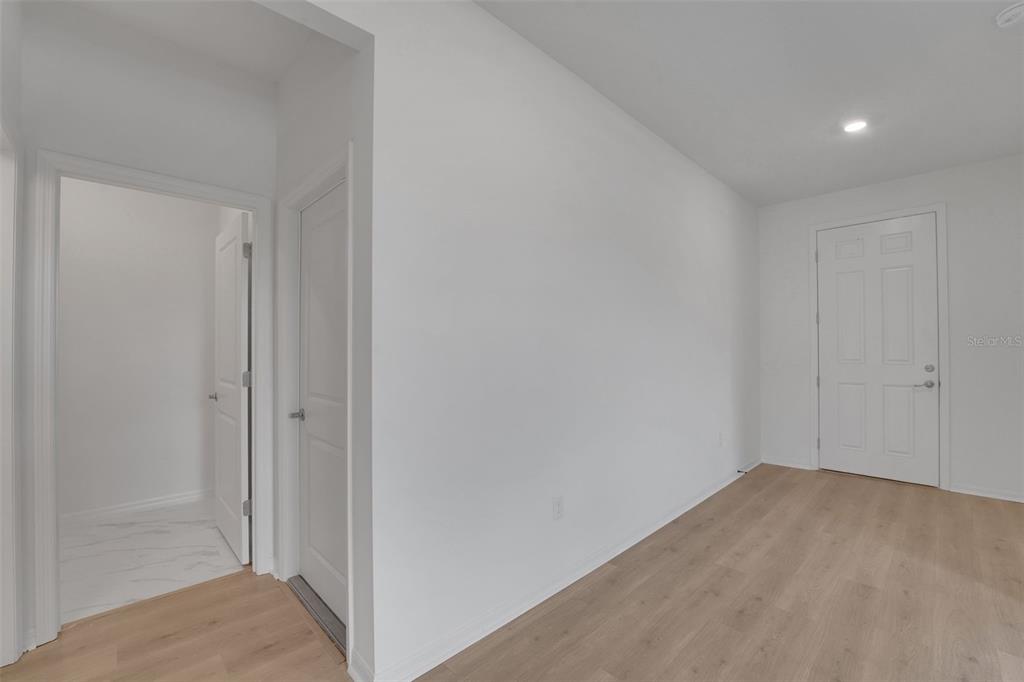 35424 Tuscan Hill Road Dade City, FL 33525 - Photo 14 of 42 a view of hallway with closet