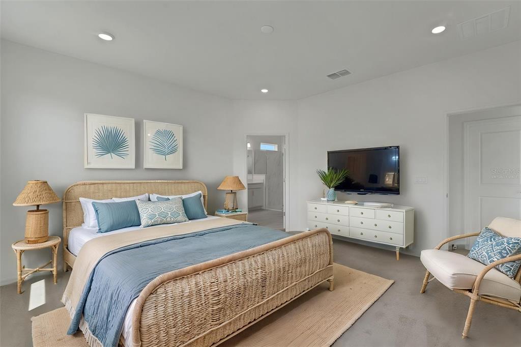 35424 Tuscan Hill Road Dade City, FL 33525 - Photo 33 of 42 a bedroom with bed and a flat screen tv