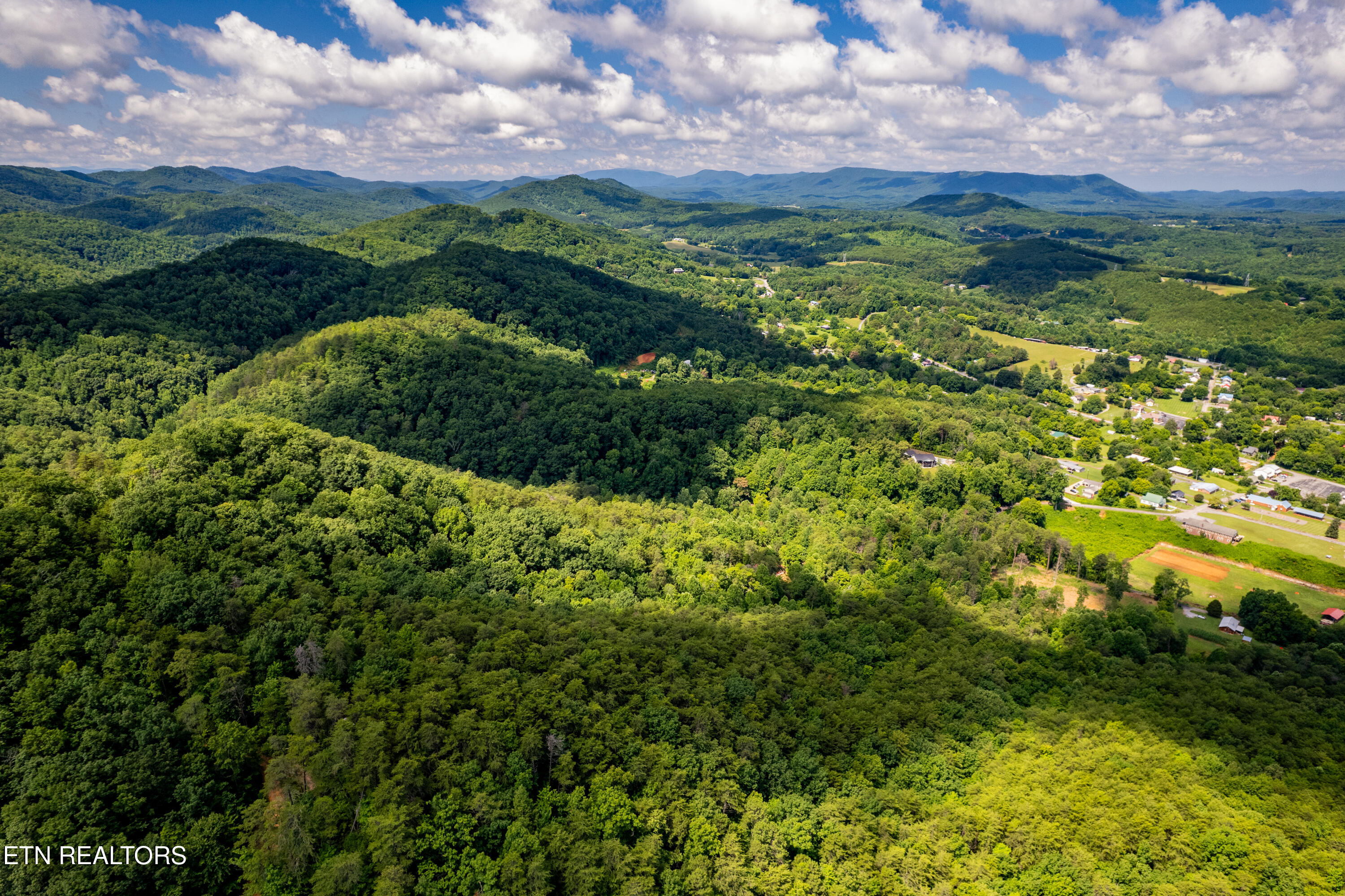 154 Poplar Road Tellico Plains, TN 37385 - Photo 11 of 39 Poplar