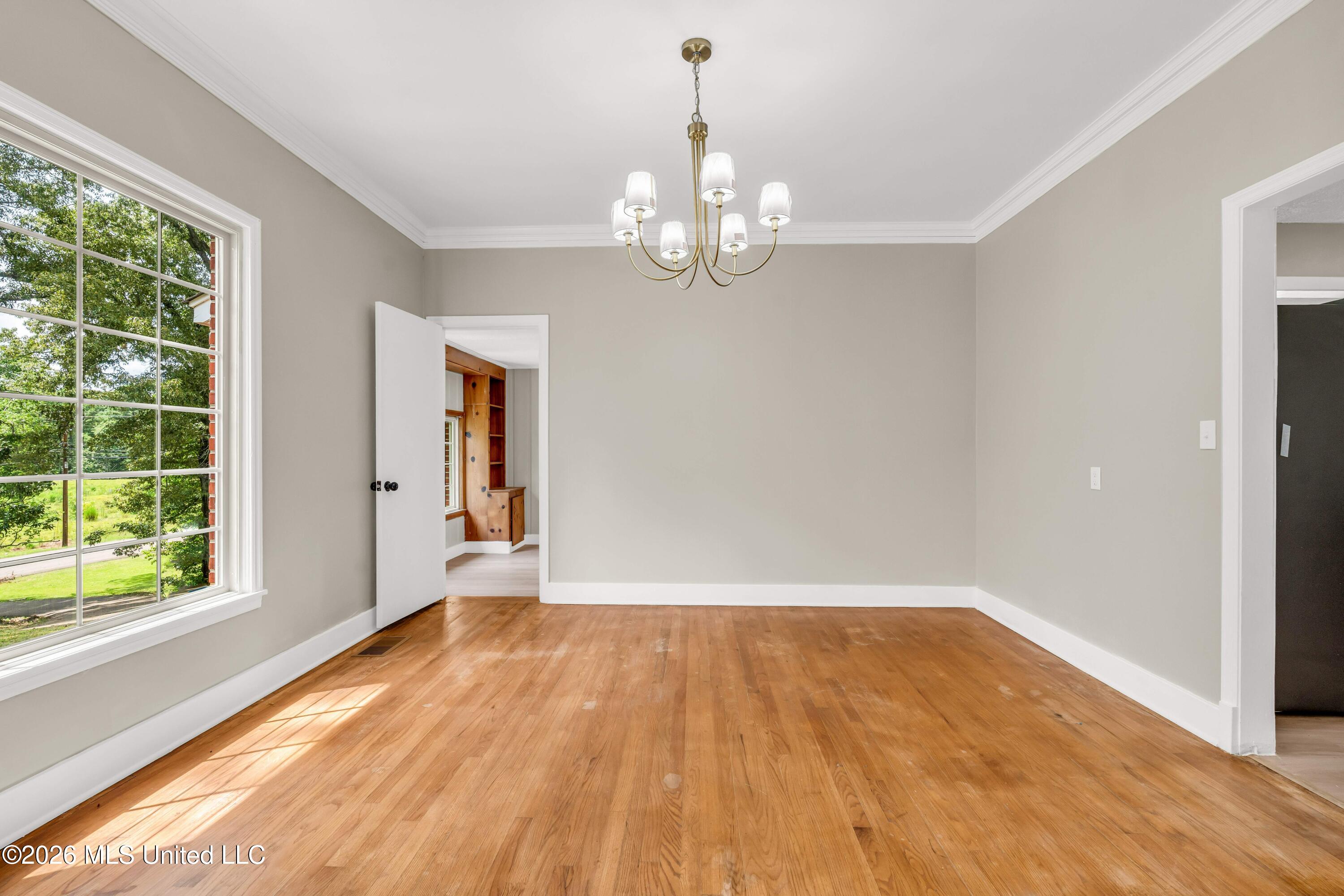 634 Ridge Road Columbus, MS 39705 - Photo 17 of 37 634 Living 2