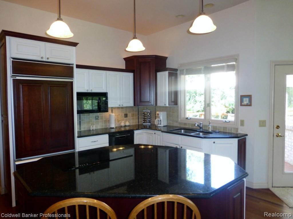 6928 Oakhurst Ridge Road Clarkston, MI 48348 - Photo 17 of 42 16.jpg