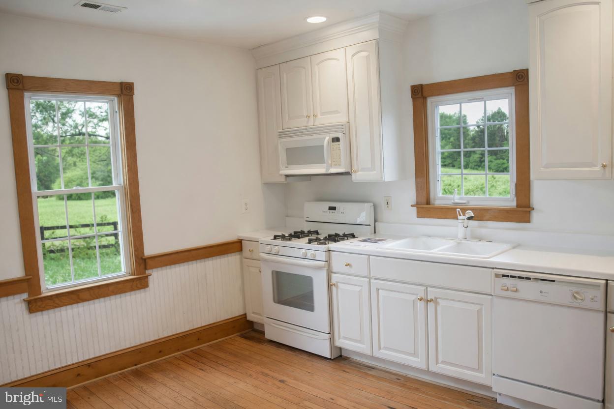 4461 Morrisville Road Bealeton, VA 22712 - Photo 6 of 26 Kitchen